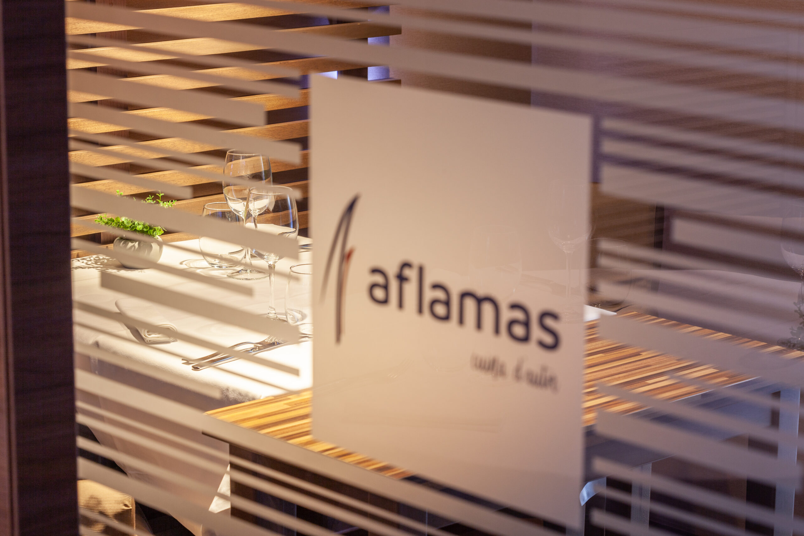 Fachada y exterior del restaurante Aflamas en Carrer de Loreto, Les Corts, Barcelona