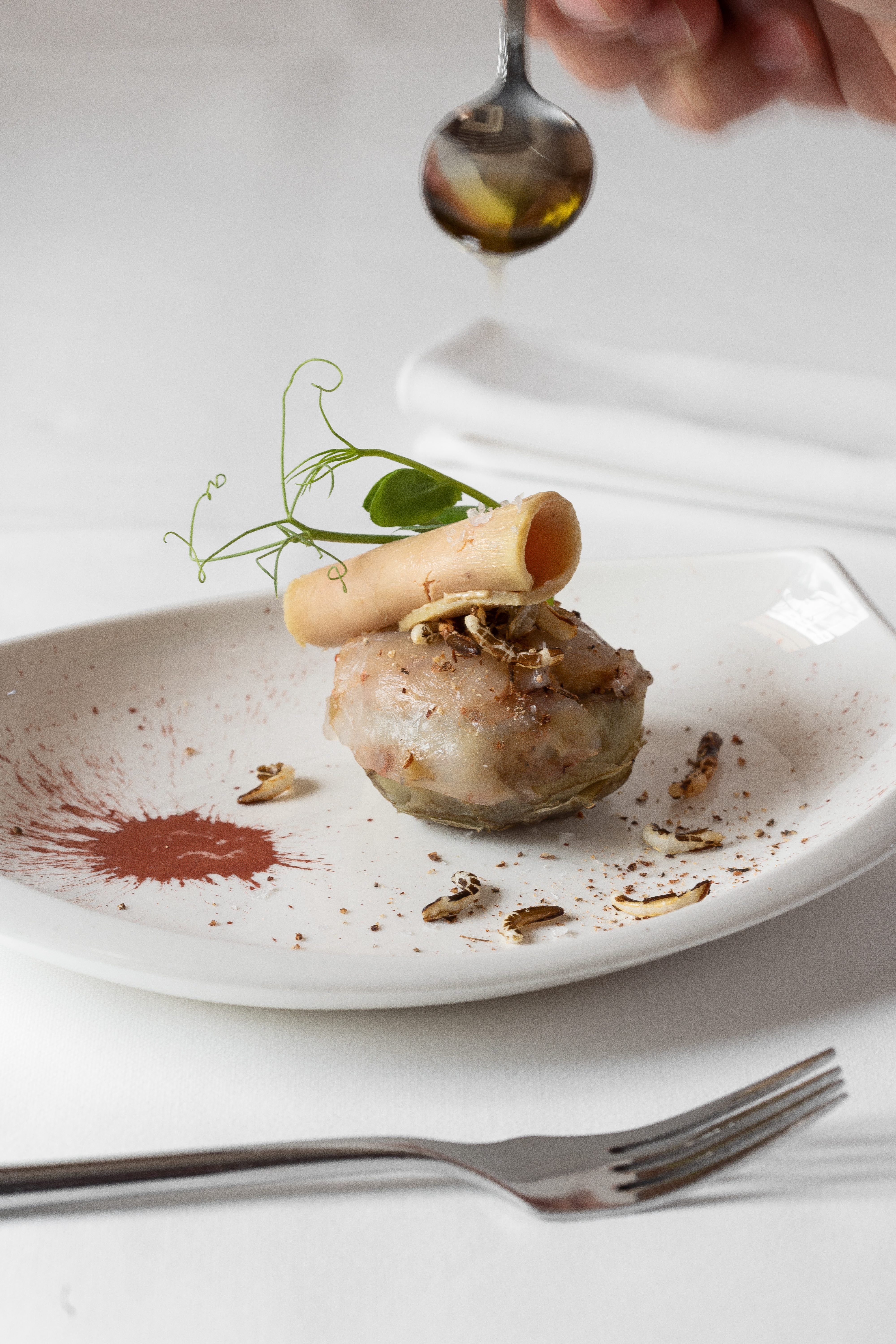 Alcachofa rellena, ejemplo de plato estacional del Menú Temporada de Aflamas Restaurant